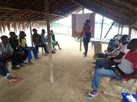 Ines, CJJ legal assistant and program coordinator, leading a training session in Republic of Congo © CJJ